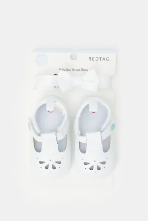 Babies White Pram Shoe With Bow Tie Set (2 Piece)