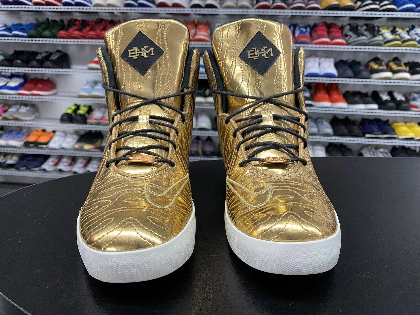 Nike LeBron 11 NSW Lifestyle QS BHM Metallic Gold 649396-700 Men's Size 10.5