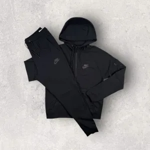 NIKE TECH FLEECE TRACKSUIT - BLACK